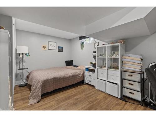 50 Grove Crescent, Brantford, ON - Indoor Photo Showing Bedroom