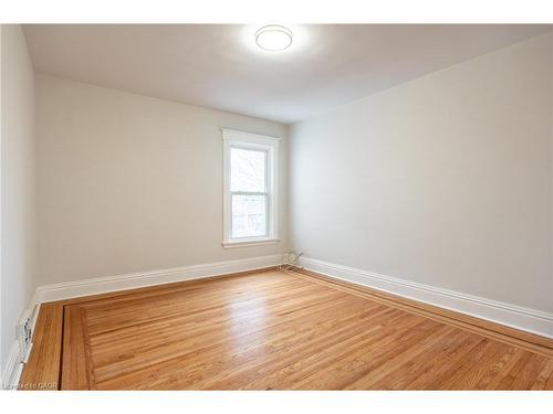 17 Barnesdale Avenue N, Hamilton, ON - Indoor Photo Showing Other Room