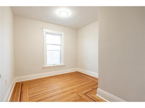 17 Barnesdale Avenue N, Hamilton, ON - Indoor Photo Showing Other Room