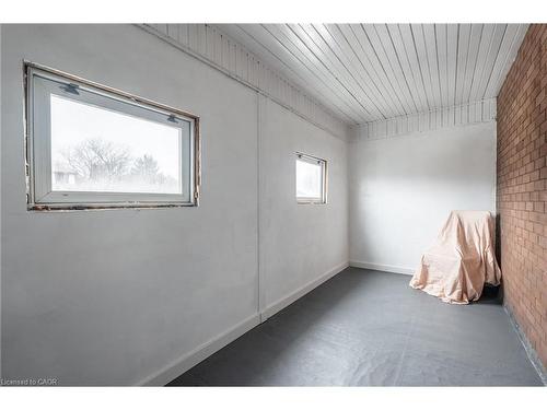 17 Barnesdale Avenue N, Hamilton, ON - Indoor