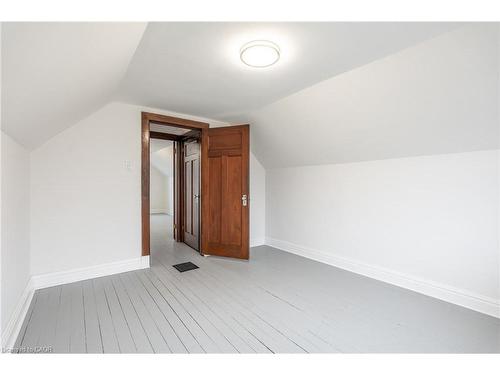 17 Barnesdale Avenue N, Hamilton, ON - Indoor Photo Showing Other Room