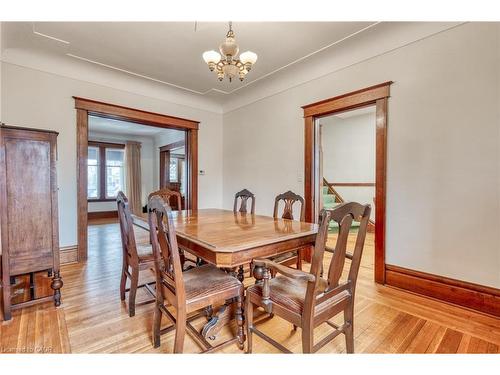 17 Barnesdale Avenue N, Hamilton, ON - Indoor Photo Showing Dining Room