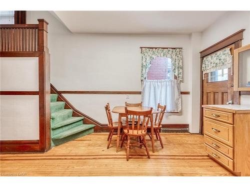 17 Barnesdale Avenue N, Hamilton, ON - Indoor Photo Showing Dining Room