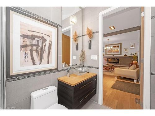 7 Foster Street, Hamilton, ON - Indoor Photo Showing Bathroom