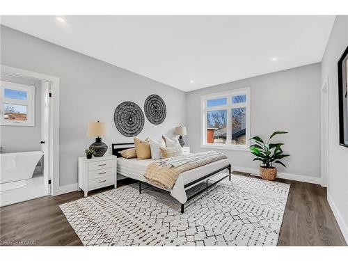 28 Norwich Street W, Guelph, ON - Indoor Photo Showing Bedroom