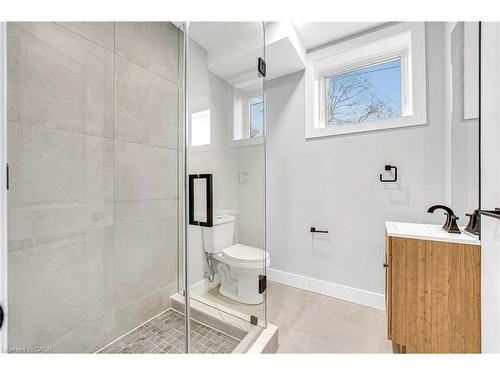 28 Norwich Street W, Guelph, ON - Indoor Photo Showing Bathroom