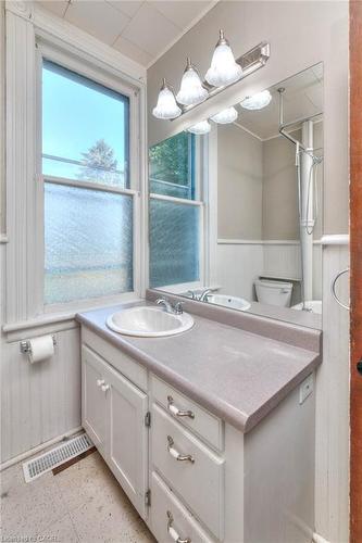 21 Huron Road, Mitchell, ON - Indoor Photo Showing Bathroom