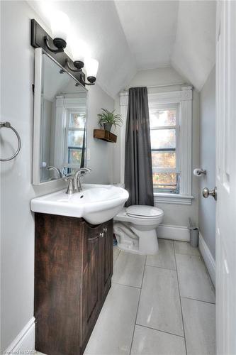 21 Huron Road, Mitchell, ON - Indoor Photo Showing Bathroom