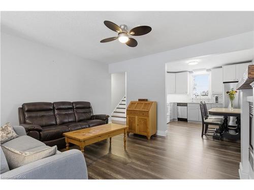 358 Clifton Road, Kitchener, ON - Indoor Photo Showing Living Room