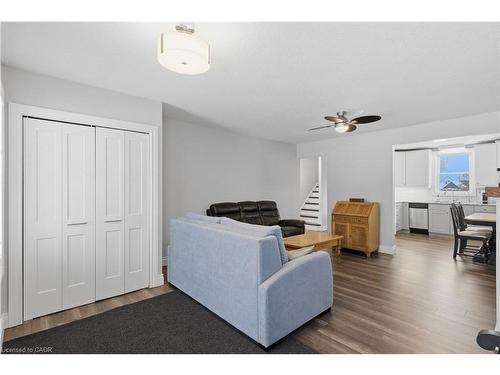 358 Clifton Road, Kitchener, ON - Indoor Photo Showing Living Room