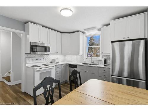 358 Clifton Road, Kitchener, ON - Indoor Photo Showing Kitchen