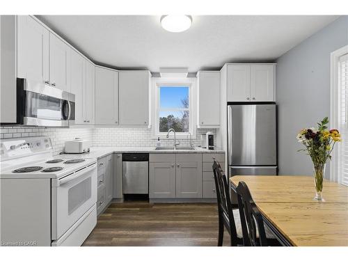 358 Clifton Road, Kitchener, ON - Indoor Photo Showing Kitchen
