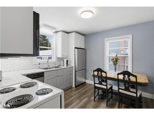 358 Clifton Road, Kitchener, ON - Indoor Photo Showing Kitchen