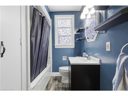 358 Clifton Road, Kitchener, ON - Indoor Photo Showing Bathroom