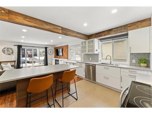 11 Scotia Avenue, Hamilton, ON - Indoor Photo Showing Kitchen