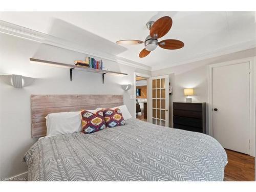 11 Scotia Avenue, Hamilton, ON - Indoor Photo Showing Bedroom