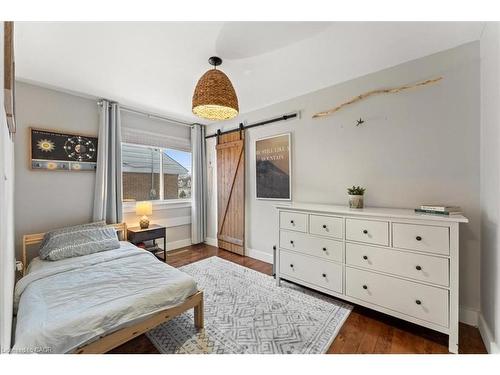 11 Scotia Avenue, Hamilton, ON - Indoor Photo Showing Bedroom
