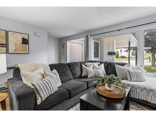 331 Preston Parkway, Cambridge, ON - Indoor Photo Showing Living Room