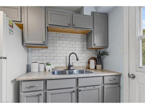 331 Preston Parkway, Cambridge, ON - Indoor Photo Showing Kitchen With Double Sink