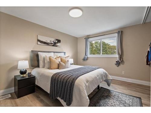 331 Preston Parkway, Cambridge, ON - Indoor Photo Showing Bedroom