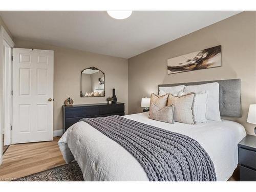 331 Preston Parkway, Cambridge, ON - Indoor Photo Showing Bedroom