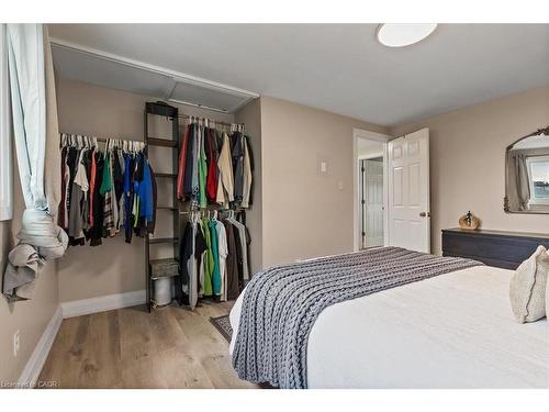 331 Preston Parkway, Cambridge, ON - Indoor Photo Showing Bedroom