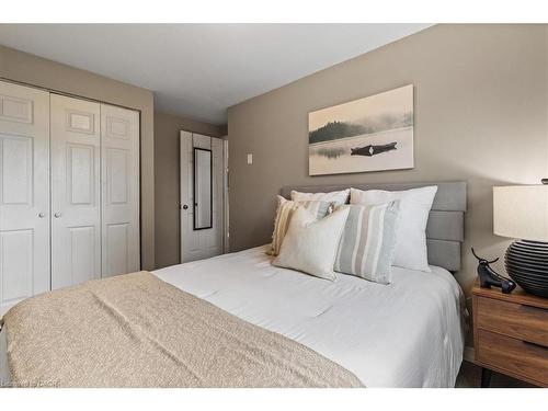 331 Preston Parkway, Cambridge, ON - Indoor Photo Showing Bedroom