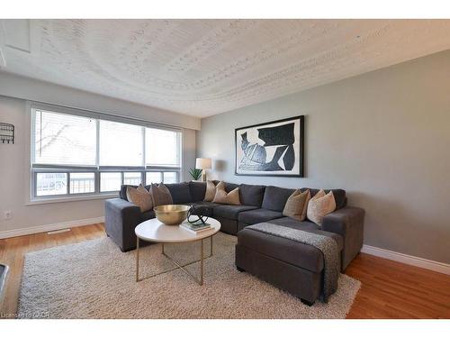 156 Rainbow Drive, Hamilton, ON - Indoor Photo Showing Living Room