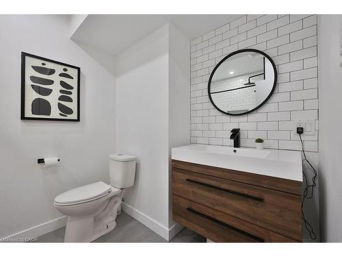 156 Rainbow Drive, Hamilton, ON - Indoor Photo Showing Bathroom