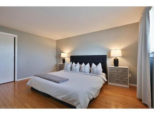 156 Rainbow Drive, Hamilton, ON - Indoor Photo Showing Bedroom