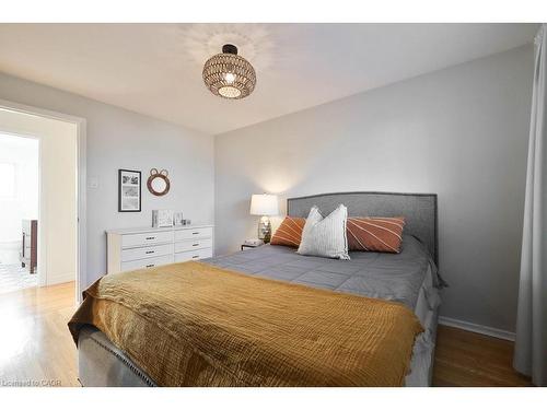 156 Rainbow Drive, Hamilton, ON - Indoor Photo Showing Bedroom
