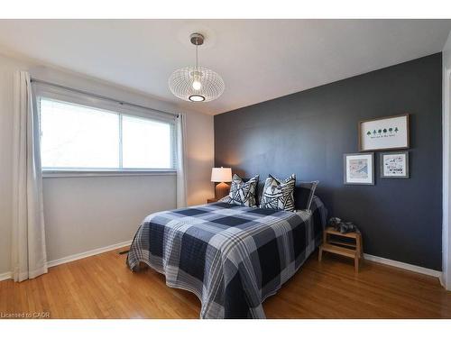 156 Rainbow Drive, Hamilton, ON - Indoor Photo Showing Bedroom
