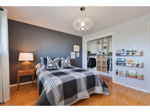 156 Rainbow Drive, Hamilton, ON - Indoor Photo Showing Bedroom