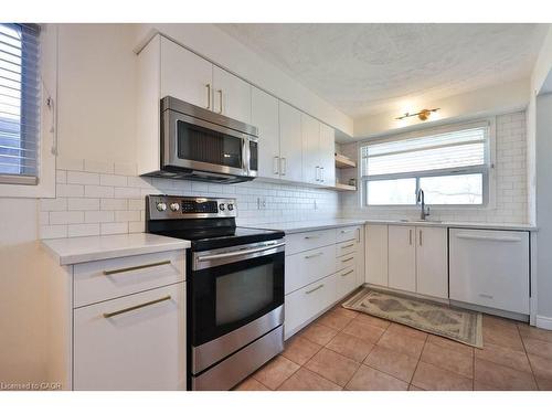 156 Rainbow Drive, Hamilton, ON - Indoor Photo Showing Kitchen