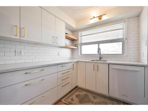 156 Rainbow Drive, Hamilton, ON - Indoor Photo Showing Kitchen