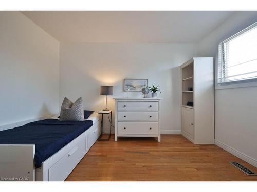 156 Rainbow Drive, Hamilton, ON - Indoor Photo Showing Bedroom