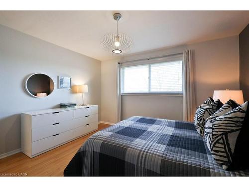 156 Rainbow Drive, Hamilton, ON - Indoor Photo Showing Bedroom