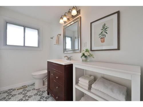 156 Rainbow Drive, Hamilton, ON - Indoor Photo Showing Bathroom