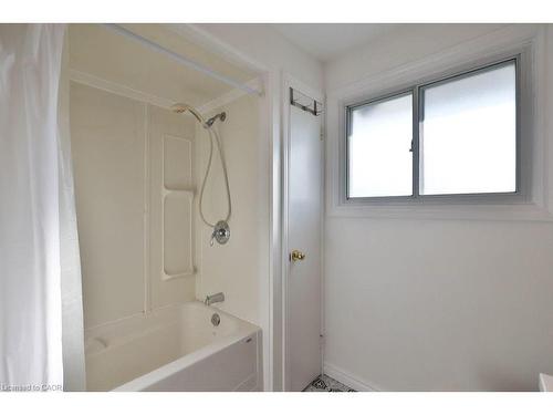 156 Rainbow Drive, Hamilton, ON - Indoor Photo Showing Bathroom