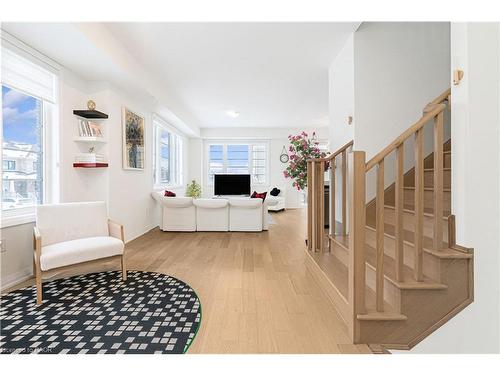 60 Granville Crescent, Haldimand, ON - Indoor Photo Showing Living Room