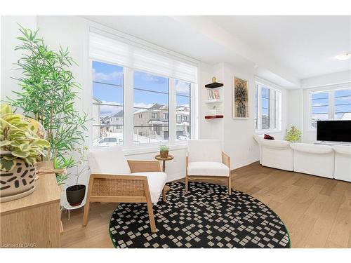 60 Granville Crescent, Haldimand, ON - Indoor Photo Showing Living Room