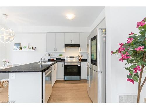 60 Granville Crescent, Haldimand, ON - Indoor Photo Showing Kitchen With Upgraded Kitchen