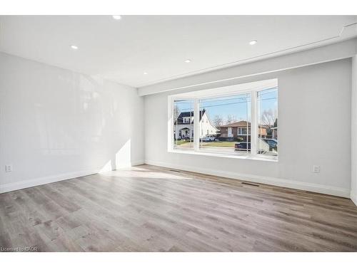 Main-118 Deschene Avenue, Hamilton, ON - Indoor