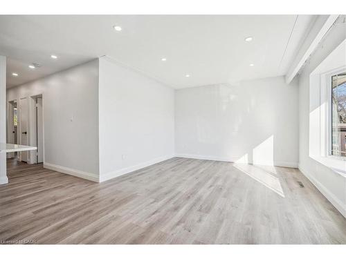 Main-118 Deschene Avenue, Hamilton, ON - Indoor Photo Showing Other Room
