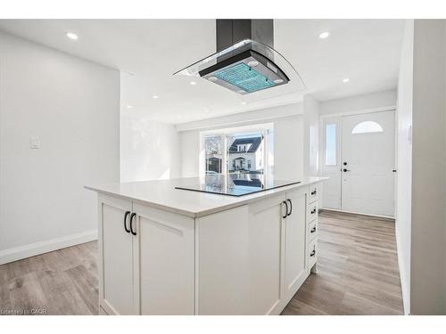 Main-118 Deschene Avenue, Hamilton, ON - Indoor Photo Showing Other Room