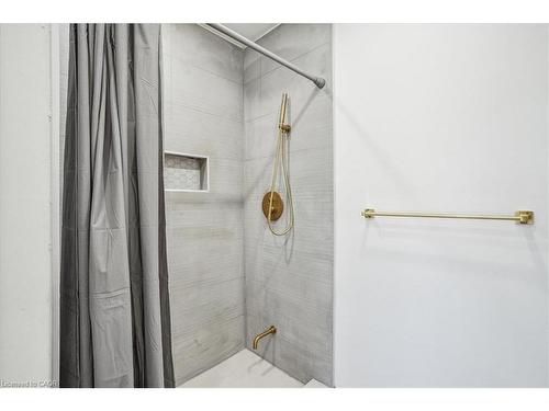 Main-118 Deschene Avenue, Hamilton, ON - Indoor Photo Showing Bathroom