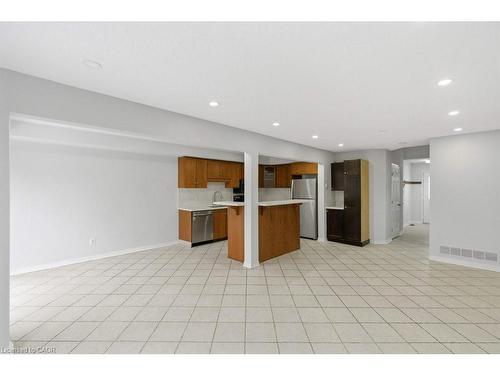 619 Southridge Drive, Hamilton, ON - Indoor Photo Showing Kitchen