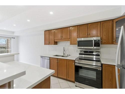 619 Southridge Drive, Hamilton, ON - Indoor Photo Showing Kitchen With Double Sink