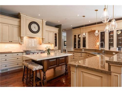38 Shorewood Place, Oakville, ON - Indoor Photo Showing Kitchen With Upgraded Kitchen