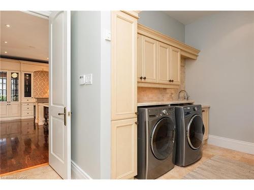 38 Shorewood Place, Oakville, ON - Indoor Photo Showing Laundry Room
